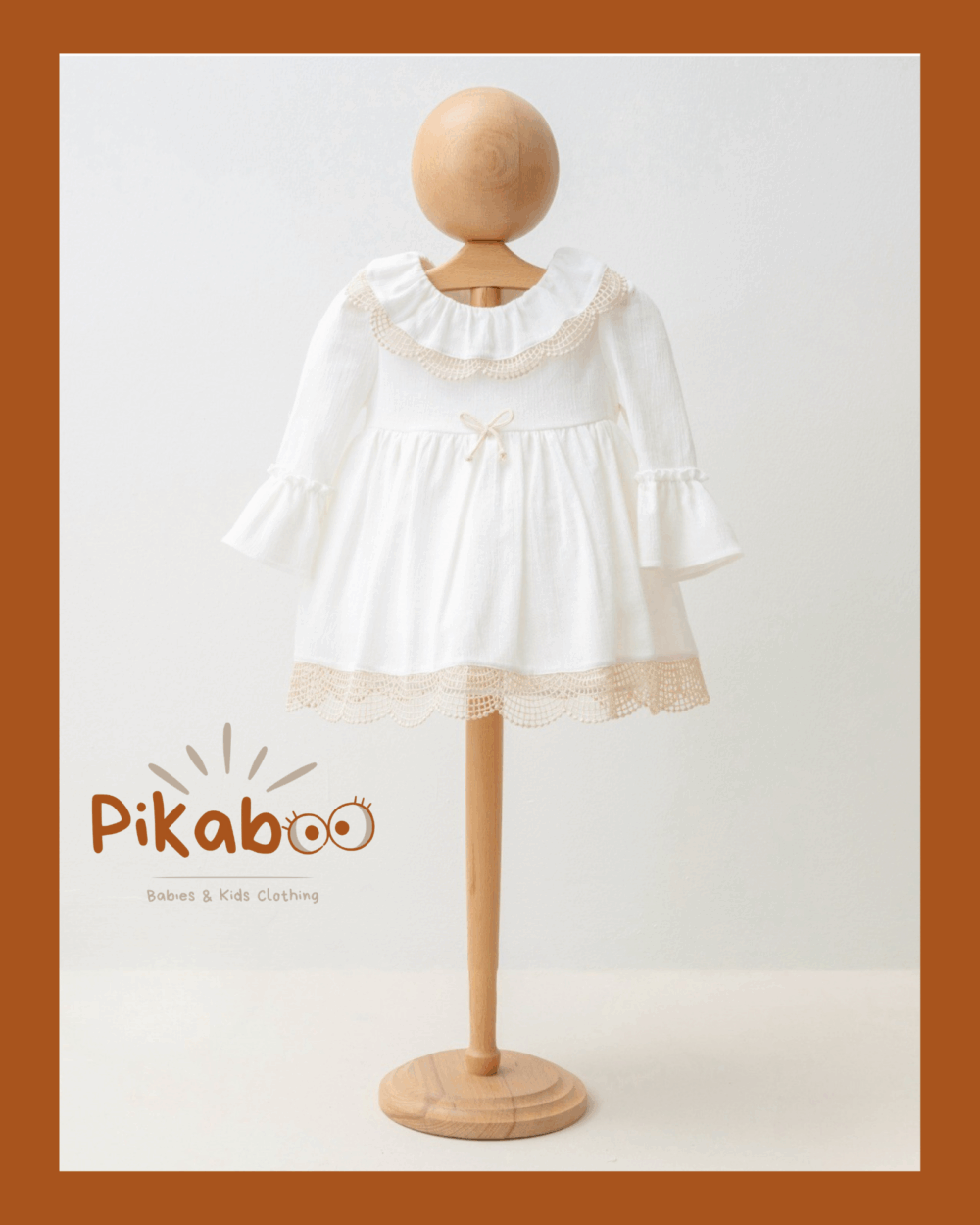 Robe d’été encolure dégagée légère finition macramé beige
