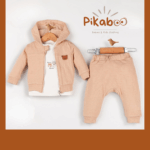 Jogging 3 pièces avec veste à capuche en gaz de coton saumon et détail petit ourson